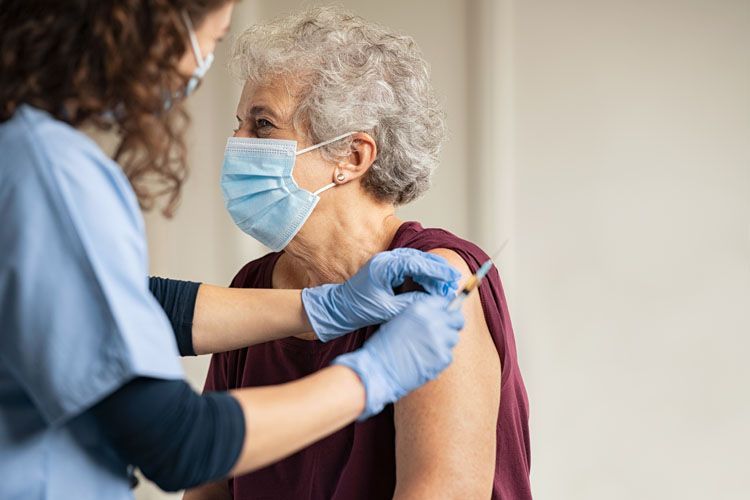 Dans la population âgée, le vaccin avec adjuvant réduit le taux de